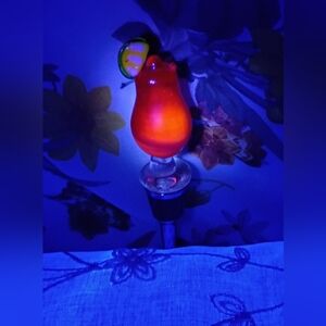 UV Light Reactive Red Glass Wine Stopper And 2 Glass Wine Glass Charms